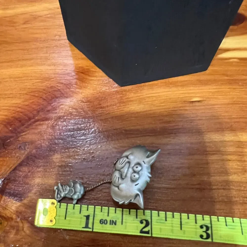 JJ Jonette Jewelry Cat Head Dangling Mouse Pin Brooch Pewter Silver Tone‎ VTG 2”